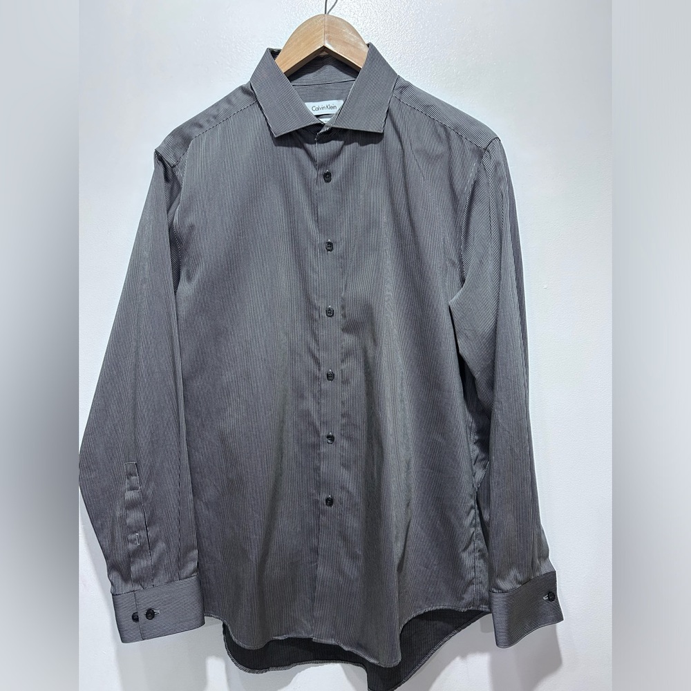 Calvin Klein Men Stripe Non Iron Slim Fit Button Down LongSleeve Shirt 16 32/33
